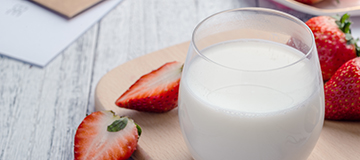 攝圖網_500744296_新鮮草莓牛奶（企業商用）.jpg
