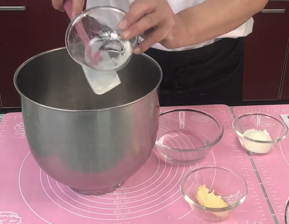 年輕人最愛的網紅店爆款，酥到掉渣的“蝴蝶酥”