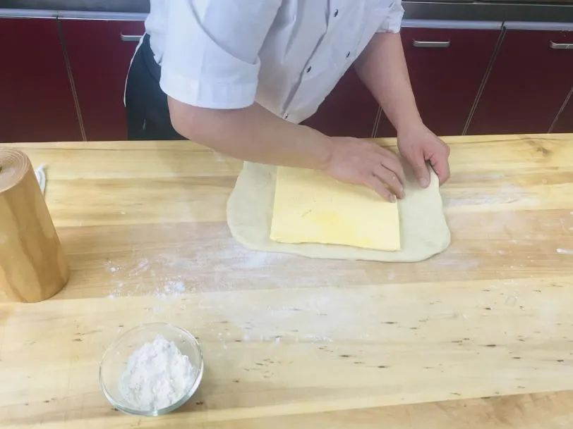 年輕人最愛的網紅店爆款，酥到掉渣的“蝴蝶酥”