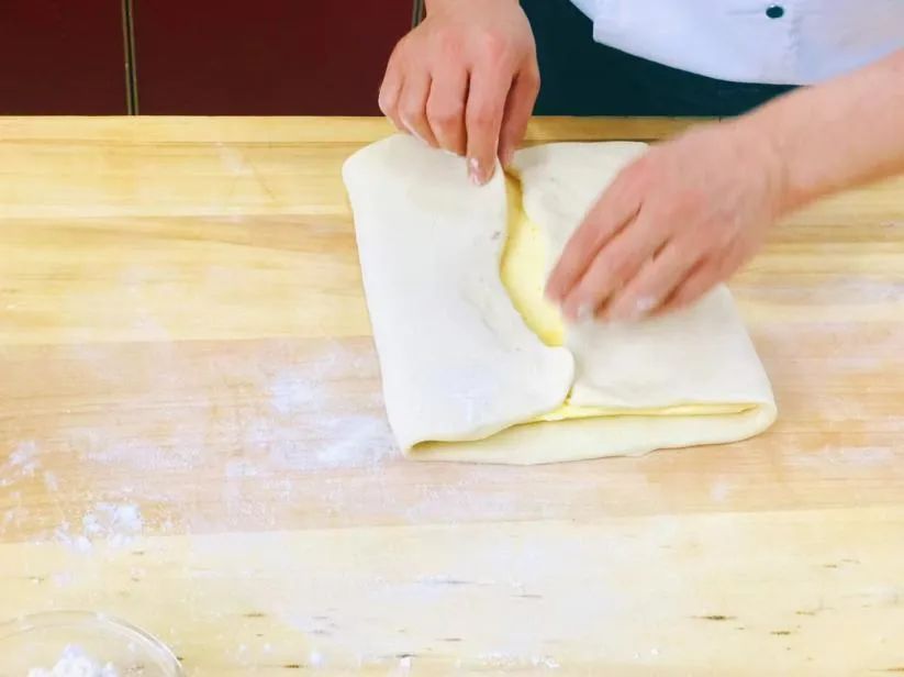 年輕人最愛的網紅店爆款，酥到掉渣的“蝴蝶酥”