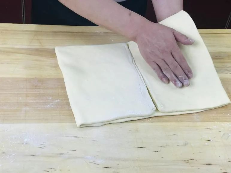 年輕人最愛的網紅店爆款，酥到掉渣的“蝴蝶酥”