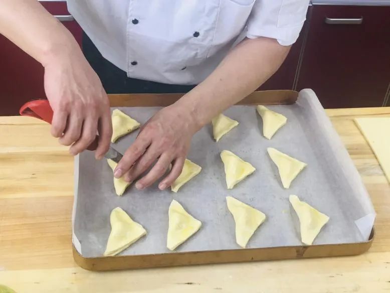 年輕人最愛的網紅店爆款，酥到掉渣的“蝴蝶酥”