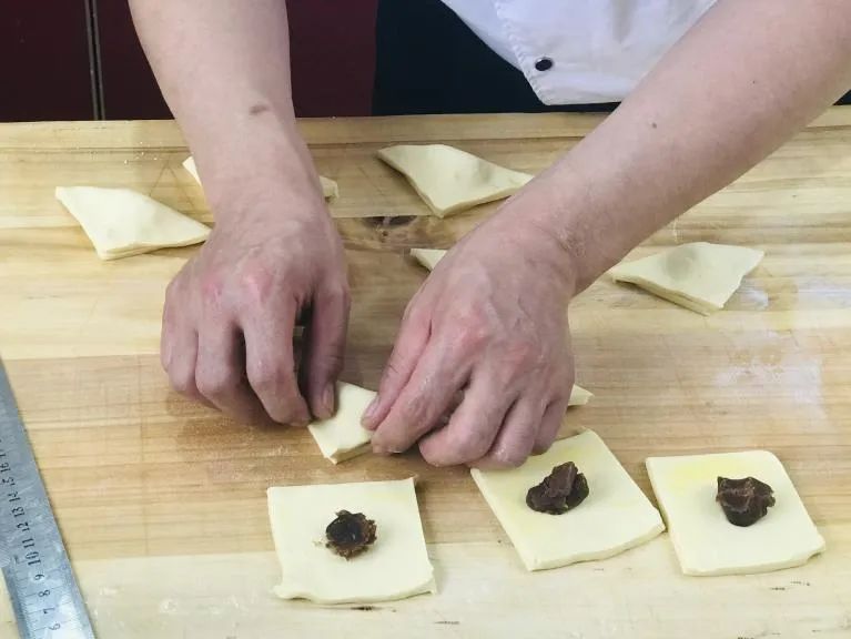 年輕人最愛的網紅店爆款，酥到掉渣的“蝴蝶酥”